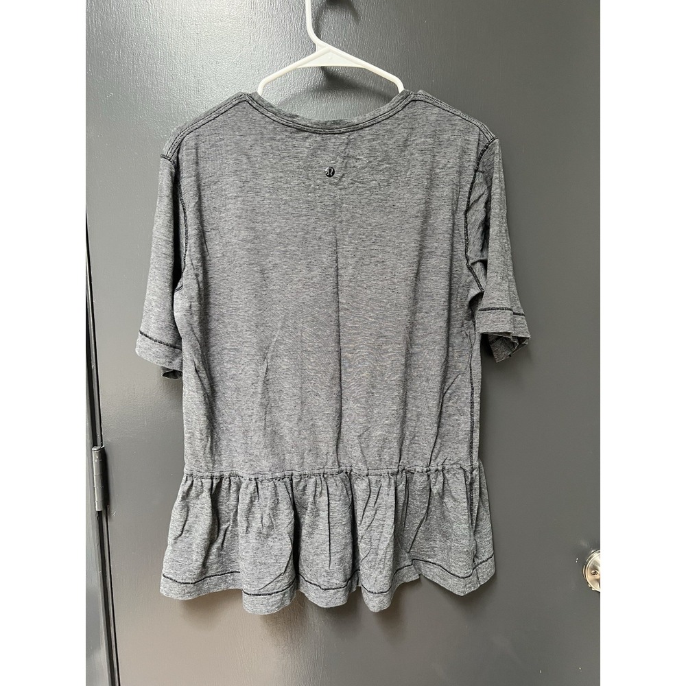 Lululemon Women's Gray Heathered Short Sleeve Crew Neck Top Size 6 - Picture 3 of 4